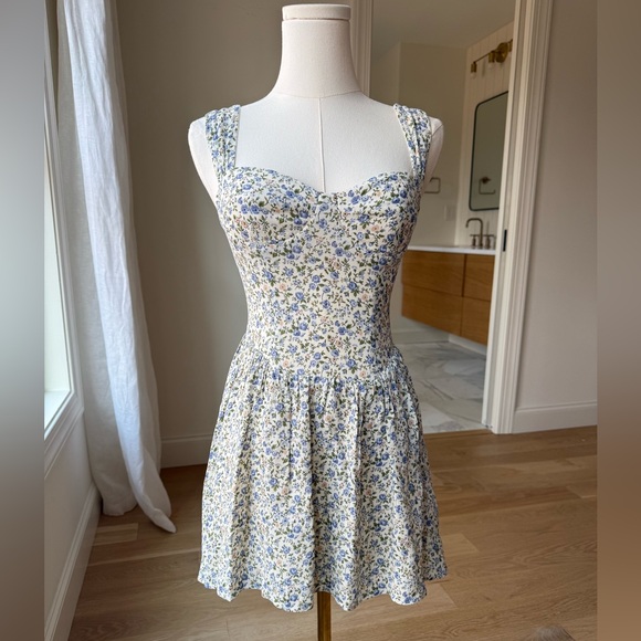 Reformation Taiga Dress - Blue and White Floral Sweetheart Mini - Size 0 - Picture 6 of 7